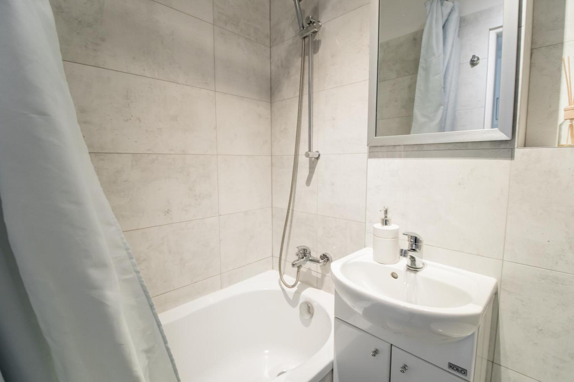 Piotrapartments - Bruna Green City Apartment Varsó Kültér fotó